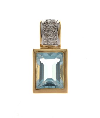 Lot 114 - Blue topaz-coloured stone 14ct gold pendant