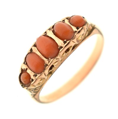 Lot 40 - Edwardian coral boat head 9ct gold ring, 1910