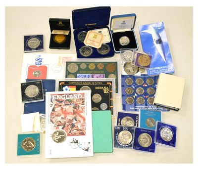 Lot 224 - Coins - Quantity of world coinage to include