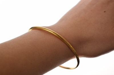 Lot 57 - Eastern high carat yellow metal bangle