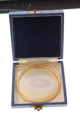 Lot 57 - Eastern high carat yellow metal bangle