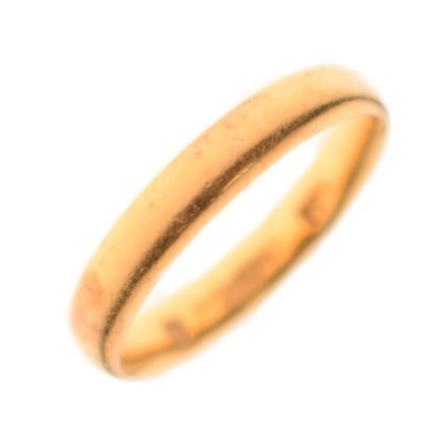 Lot 62 - 22ct gold wedding band