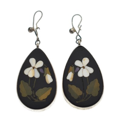 Lot 220 - Ashford black marble drop earrings