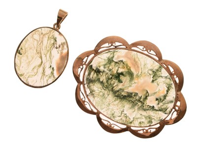 Lot 91 - Moss agate 9ct gold brooch and pendant