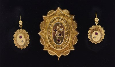Lot 97 - Arthur Johnson Smith - Late Victorian gold plated brooch and earring suite