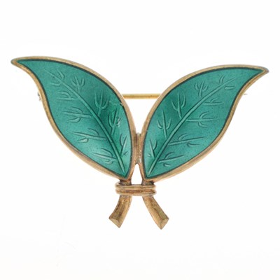 Lot 249 - David Andersen, Norwegian - Green enamelled silver gilt leaf brooch