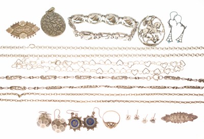 Lot 301 - Group of Victorian and later jewellery
