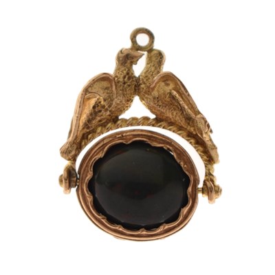 Lot 261 - Lovebirds 9ct gold fob