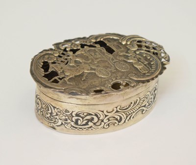Lot 208 - William Comyns - Edwardian silver box