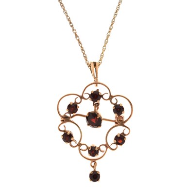 Lot 164 - Circa 1970s garnet 9ct gold pendant
