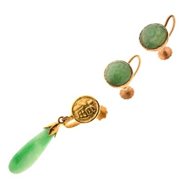 Lot 232 - Pair of jade screw-back earrings