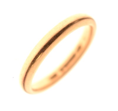 Lot 57 - Yellow metal wedding band, stamped '18ct'