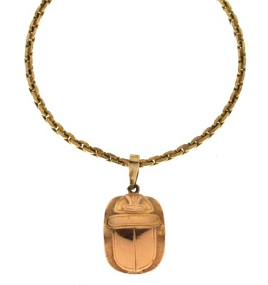 Lot 159 - Yellow gold scarab necklace
