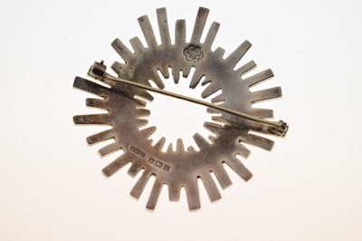 Lot 73 - Ivan Tarratt - Modernist silver 'sunburst' brooch