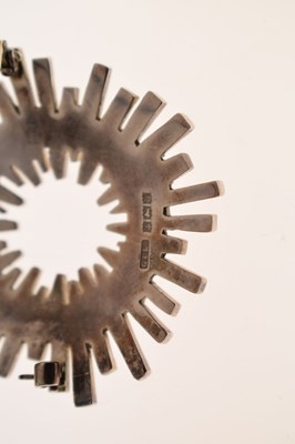Lot 73 - Ivan Tarratt - Modernist silver 'sunburst' brooch