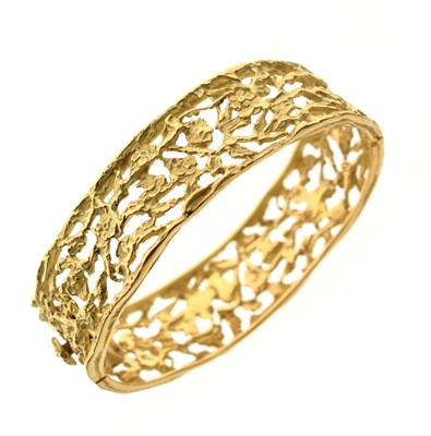 Lot 175 - Italian 18ct yellow gold bangle