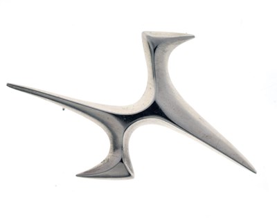 Lot 74 - Ernest A. Blyth for Ivan Tarratt - Modernist silver 'Flight' brooch