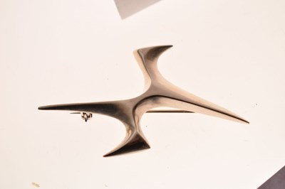 Lot 74 - Ernest A. Blyth for Ivan Tarratt - Modernist silver 'Flight' brooch