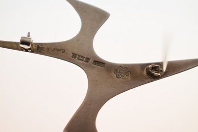 Lot 74 - Ernest A. Blyth for Ivan Tarratt - Modernist silver 'Flight' brooch