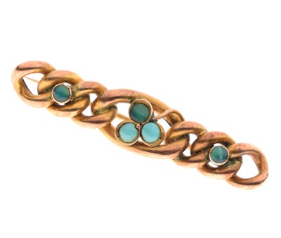 Lot 104 - Turquoise clover motif bar brooch, tagged 9ct