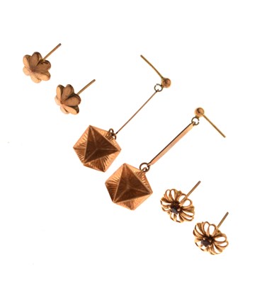 Lot 213 - Pair of 9ct gold drop earrings, etc