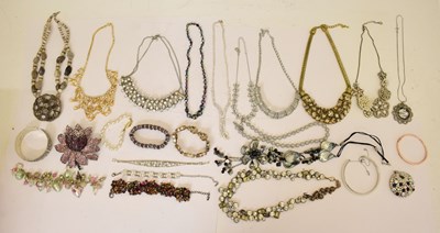 Lot 269 - Collection of costume jewellery