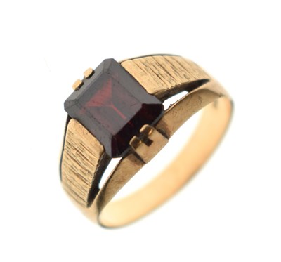 Lot 32 - 1970s 9ct gold ring set garnet-coloured stone