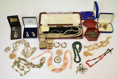 Lot 291 - Quantity of costume jewellery