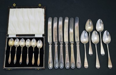 Lot 258 - George V silver coffee spoons, silver handled knives, and a set of George III silver teaspoons