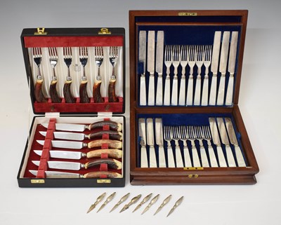 Lot 488 - Cased set of horn handle cutlery with Garrad case, etc