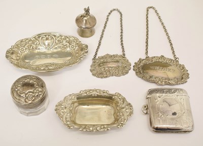 Lot 385 - Collection of silver items to include: an Edward VII silver vesta, a Victorian silver wine label