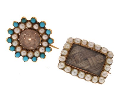 Lot 24 - George IV turquoise and pearl yellow metal mourning brooch, etc