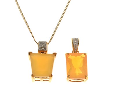 Lot 90 - Two sunstone 9ct gold pendants