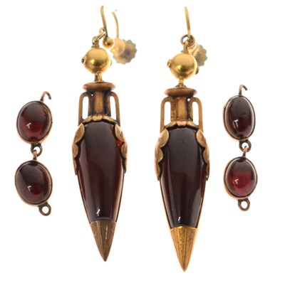 Lot 135 - Pair of garnet-coloured amphora yellow metal drop earrings