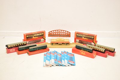Lot 522 - Collection of model railway items