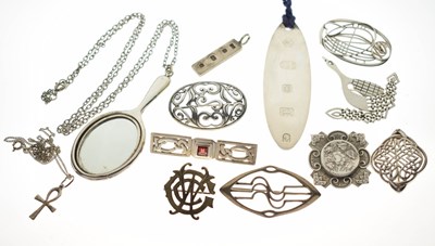 Lot 142 - Assorted silver jewellery