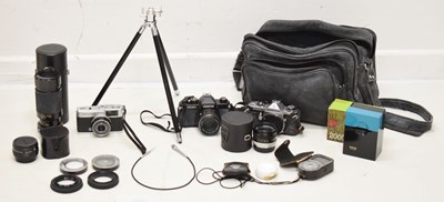 Lot 502 - Mixed group of cameras