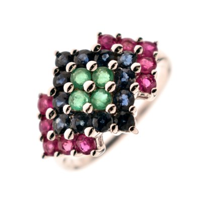Lot 21 - Emerald, sapphire and ruby 9ct white gold cluster ring