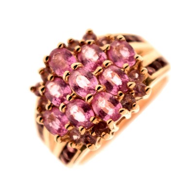 Lot 24 - Pink sapphire and rhodolite garnet 9ct gold dress ring