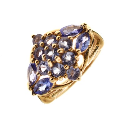 Lot 43 - Tanzanite 9ct gold dress ring