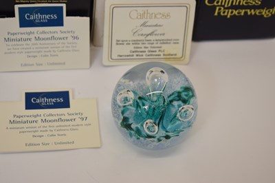 Lot 571 - Collection of twenty Caithness glass paperweights