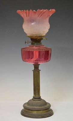 Lot 471 - Victorian paraffin / oil lamp