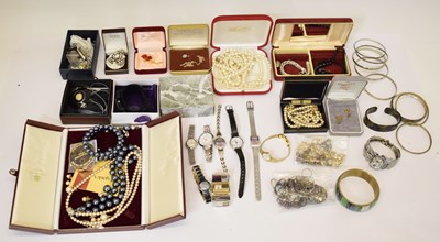 Lot 164 - Quantity of costume jewellery to include a lady's Rado DiaStar