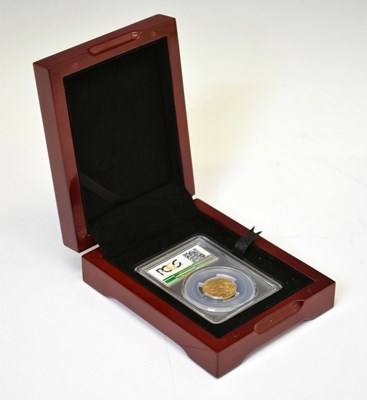 Lot 304 - George V South African Mint gold sovereign, 1928