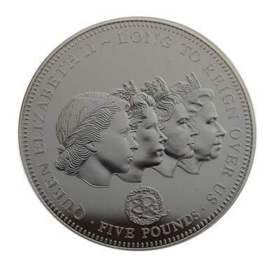 Lot 139 - Tristan da Cunha Elizabeth II fine silver 5oz Five Pound coin, 2015