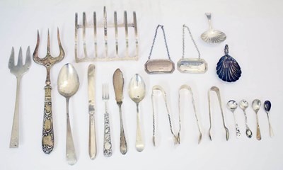 Lot 239 - Assorted silver to include a George V silver toast rack, a George III caddy spoon, etc