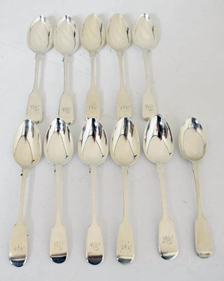 Lot 261 - Assorted 19th century fiddle pattern teaspoons
