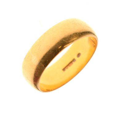 Lot 67 - 22ct gold wedding band