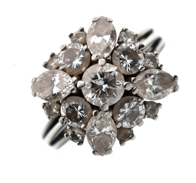 Lot 14 - Diamond white metal cluster ring