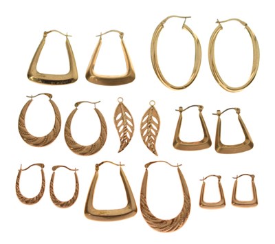 Lot 139 - Quantity of 9ct gold and unmarked yellow metal earrings